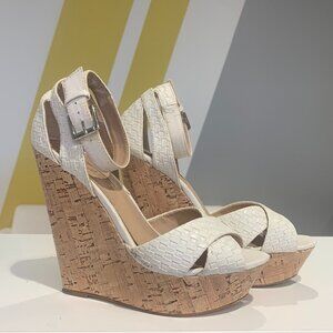 Leila Stone Size 8 Platform Wedge White